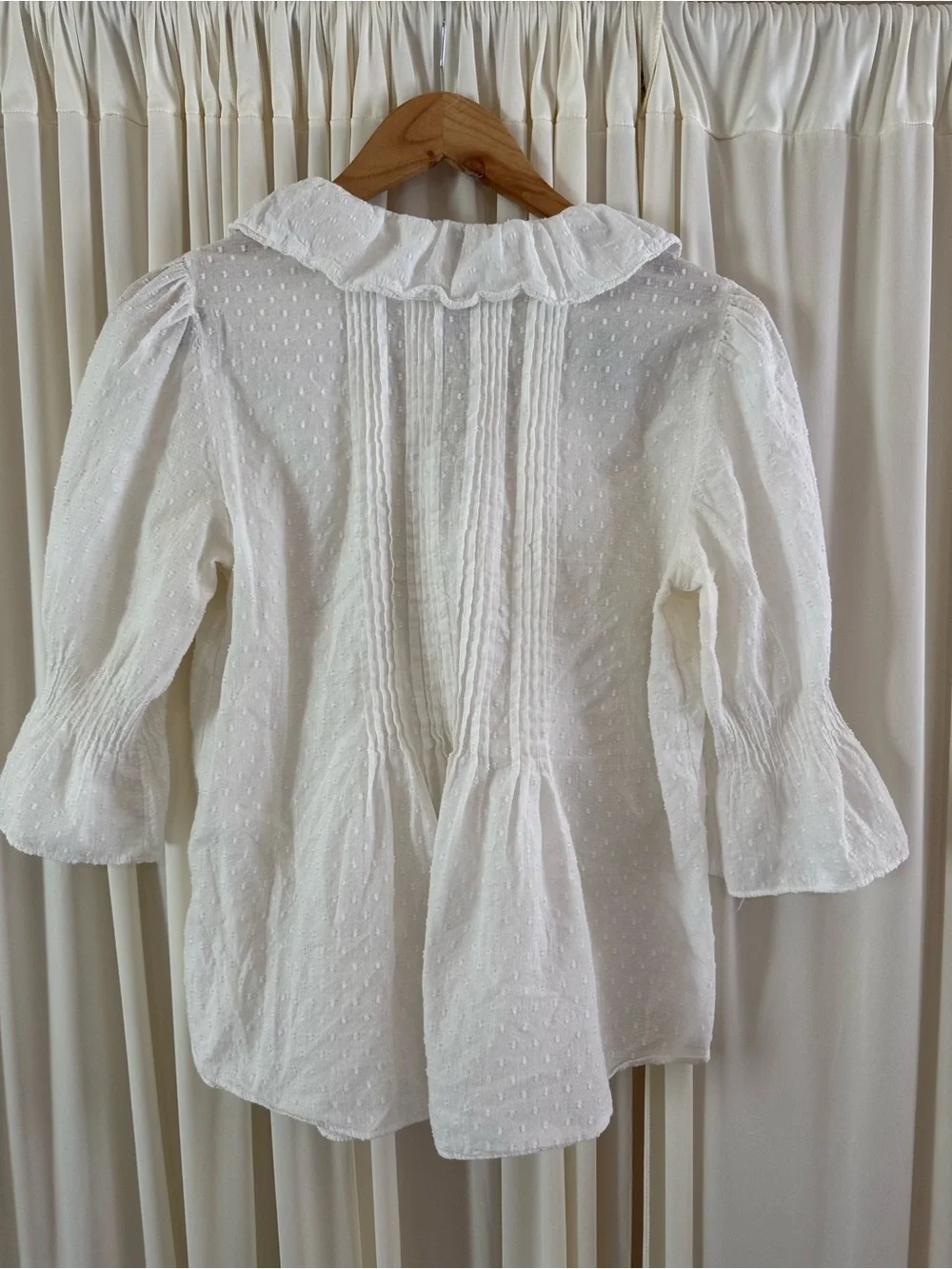 Anthropologie Ruffled Pin-Tuck Button- Front Cream Ruffled Swiss Dot Blouse Sz S